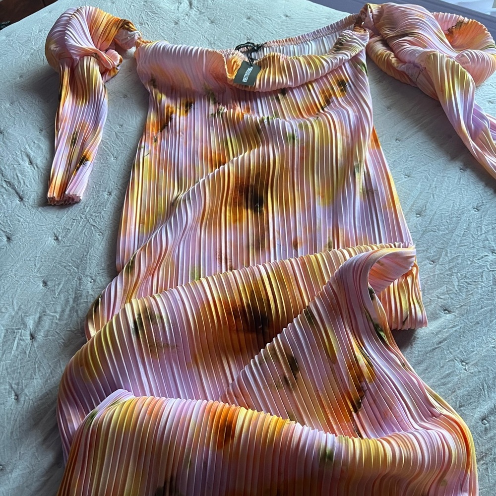 New with Tags Prettylittlething maxi dress ☀️
